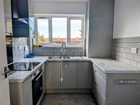 2 bedroom semi-detached house to rent - Photo 4