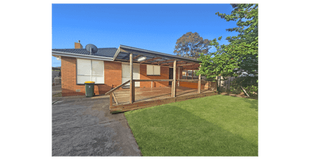Bright & Spacious 3-Bedroom Home with Outdoor Entertaining - Photo 2