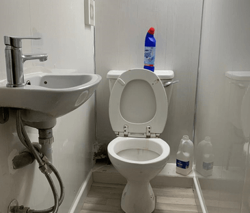 Loft converted small size studio flat ideal for single person £850 pcm - Photo 5