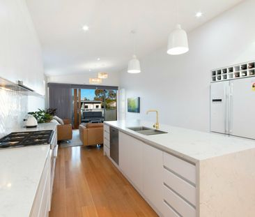 Style, Comfort & Modern Living - Photo 2