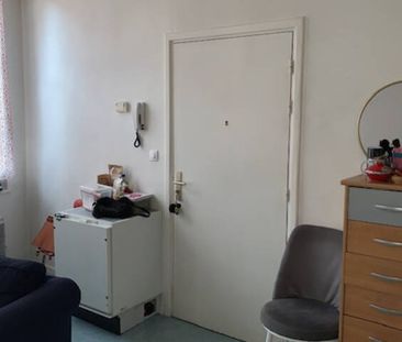 *Location d'appartement F2 meublé Metz centre - Photo 2