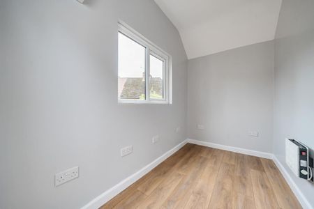 2 bedroom semi-detached house to rent - Photo 3