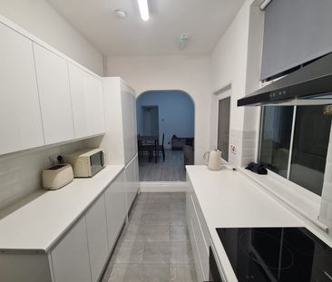 5 Bed Semi-Detached House, Heybarnes Road, B10 - Photo 5