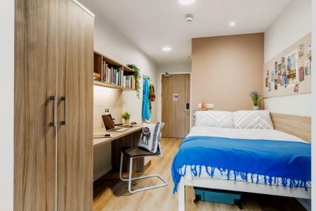 Ensuite with Wet Room - Photo 2