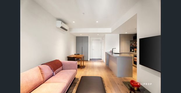 LUXURY APARTMENT WITH RESORT-STYLE AMENITIES - Photo 1