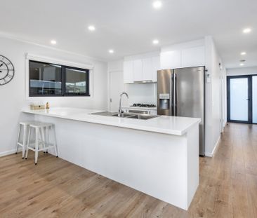 FOUR BEDROOMS AND FOUR BATHROOMS! - Photo 2