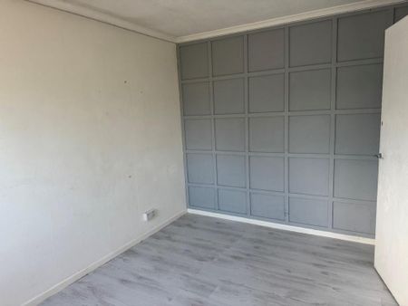 3 bedroom end of terrace house to rent - Photo 5