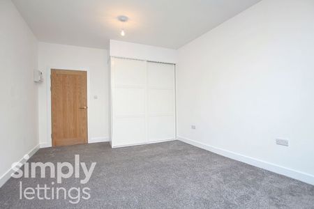 3 Bed property for rent - Photo 4