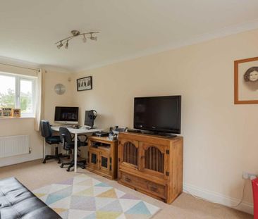 4 bedroom detached house to rent - Photo 3