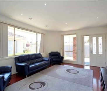 Bentleigh East - Photo 1