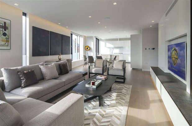 A contemporary 3 bedroom house on a quiet residential road. - Photo 1