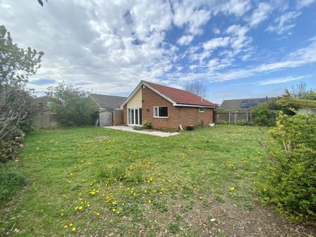 2 bedroom detached bungalow to rent - Photo 5