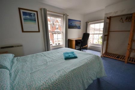 2 bedroom Flat To Let - Photo 3