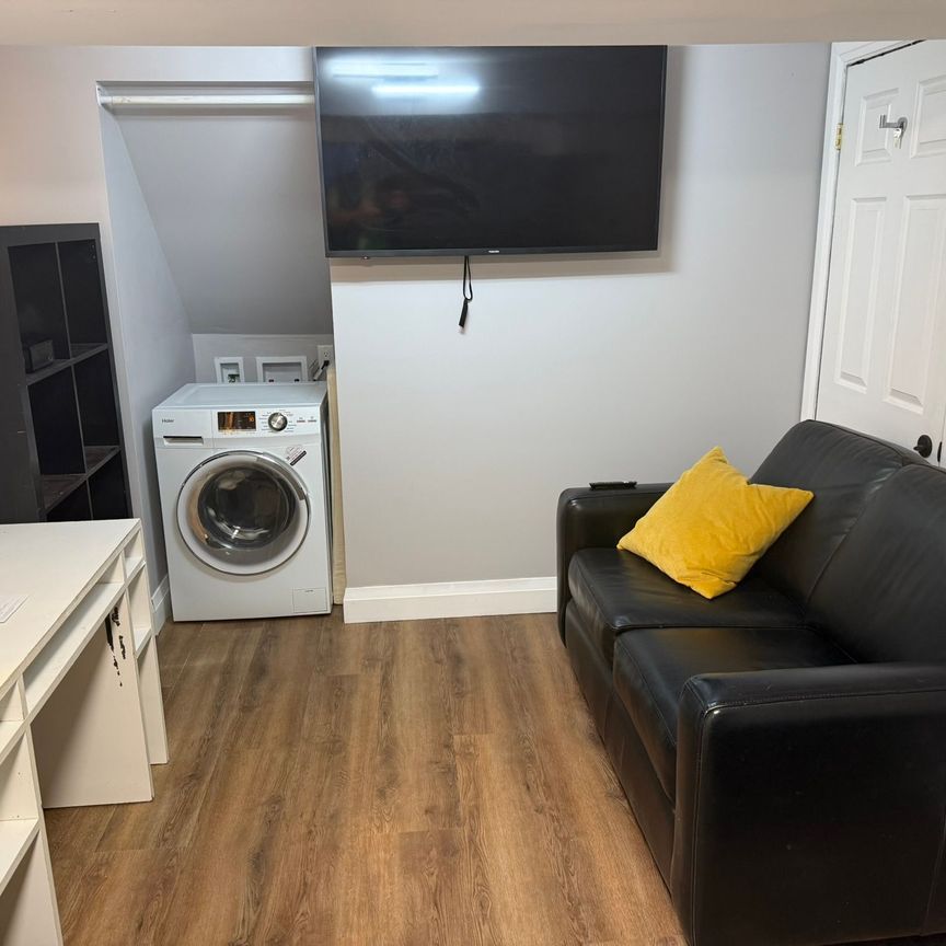 For Lease - 222 Combe Avenue Unit# 1, Toronto, Ontario - Photo 1