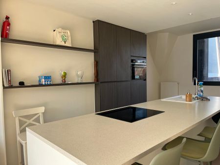 Triplex appartement met 5 slaapkamers en ondergrondse garagebox te centrum Brugge! - Photo 2