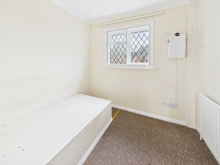 Ingleside, Colnbrook, Slough,SL3 - Photo 4