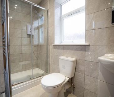 3 Bed Semi-Detached House, Hill Lane, SO15 - Photo 4