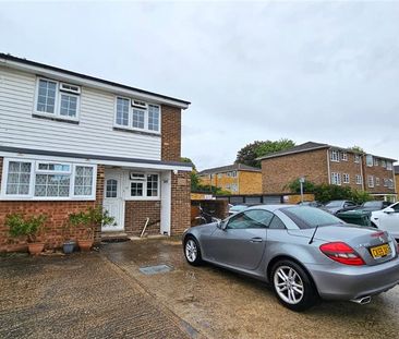 Robin Way, Staines-upon-Thames, Surrey, TW18 4RL - Photo 4