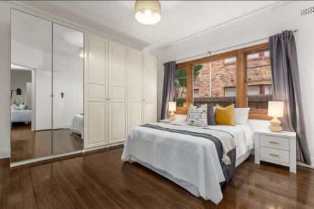 Delightful Deco Charm With Contemporary Edge - Photo 2