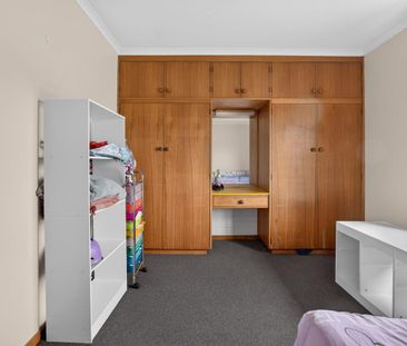 Comfortable Two-Bedroom Unit in a Convenient Location - Photo 2