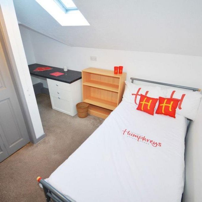 4 bedroom flat to rent - Photo 1