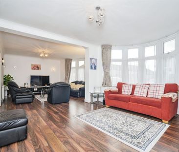 Room in a Shared House, Shirley Gardens, IG11 - Photo 2