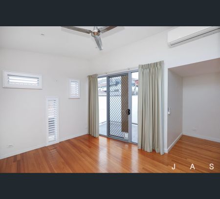 2/4 Mitchell Street, Brunswick, Vic 3056 - Photo 3