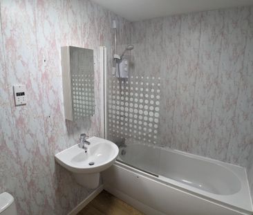 3 bedroom flat to rent - Photo 5