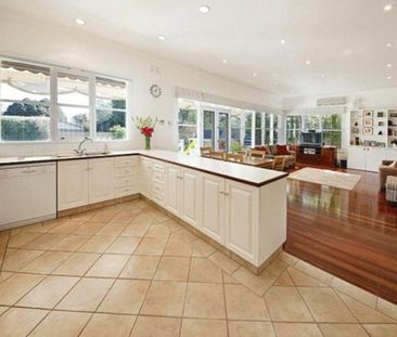 Sandringham - Photo 1