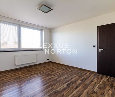 Pronájem domu 300 m² s pozemkem 378 m² - Photo 2