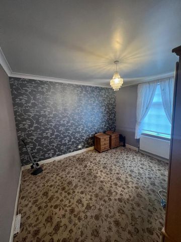 4 bedroom semi-detached house to rent - Photo 3