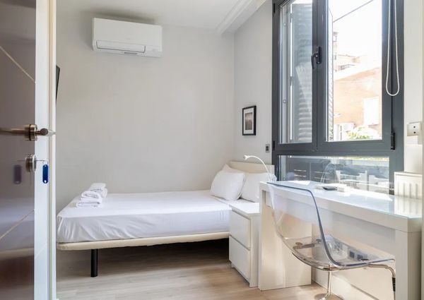 Calle de Pilar de Zaragoza, Madrid, Community of Madrid 28028