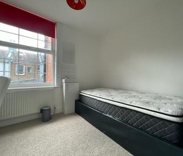 6 bedroom terraced house to rent - Photo 2