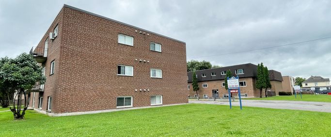 Elmwood Place Apartments - PARKING SPACE & WATER INCLUDED | 715 Douglas St., Sault Ste. Marie - Photo 1