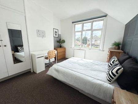 Room in a Shared House, Langhorn Road, SO16 - Photo 5