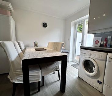 4 bedroom end of terrace house to rent - Photo 3