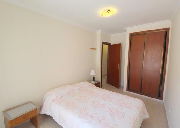 Apartamento T2, para arrendamento anual, próximo da praia em Albufeira, Algarve