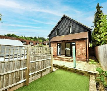 Barn Court, High Wycombe, Buckinghamshire,HP12 - Photo 1