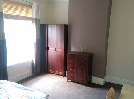 3 Bed Mid Terrace House - Photo 4