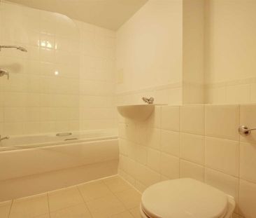 Ovaltine Court, Kings Langley - Photo 4