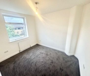 Glenwood Avenue, Rainham, RM13 9AD, Property for rent - Photo 2