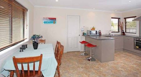 3 Bedroom 1 bathroom Brick House - Photo 5