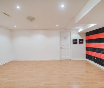 For Lease - 407 Hollandview Trail, Aurora, Ontario - Photo 4