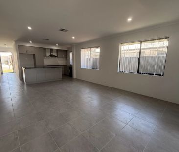 Stunning Brand-New Family Home in Sought-After Madora Bay - Photo 1