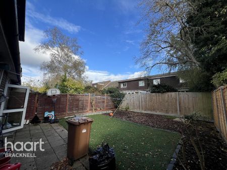 4 bedroom semi-detached house to rent - Photo 4