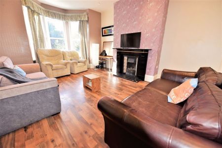 5 bedroom House in Moorland Avenue, Leeds - Photo 3