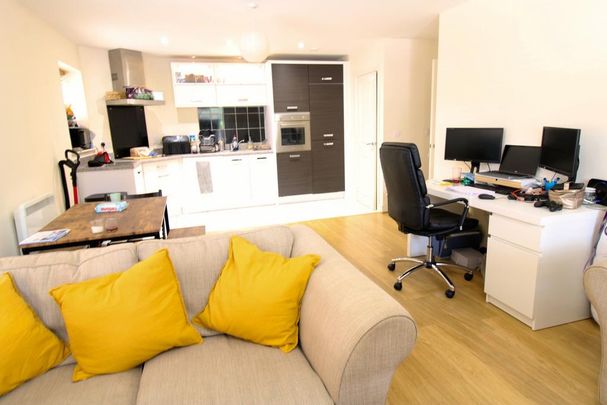 2 bedroom ground floor flat to rent - Photo 1