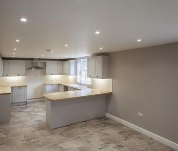 4 bedroom detached house to rent - Photo 5