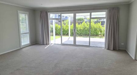 Luxurious Modern Home in a Family-Friendly Neighborhood - Photo 5