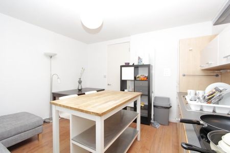 Room in a Shared Flat, Farnsworth Court, SE10 - Photo 5